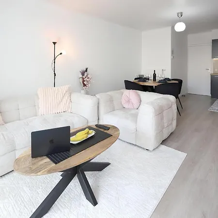 Apartment Awesome In Ostende